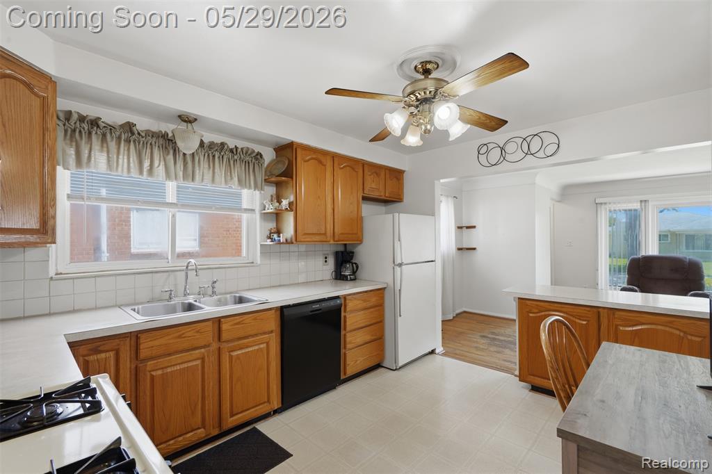 24237 Roxana Avenue Eastpointe, MI 48021 - Photo 13 of 31