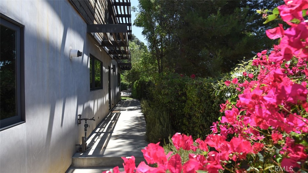 13501 Bayliss Road Brentwood, CA 90049 - Photo 24 of 24 a view of entryway