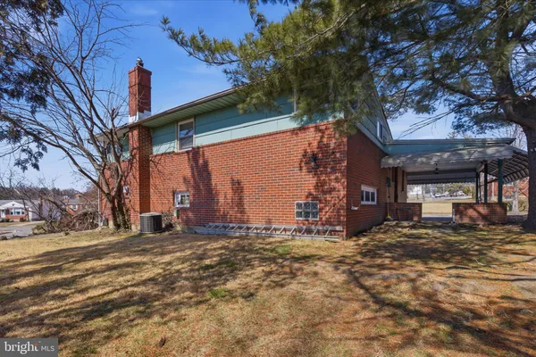 a view of a backyard of the house