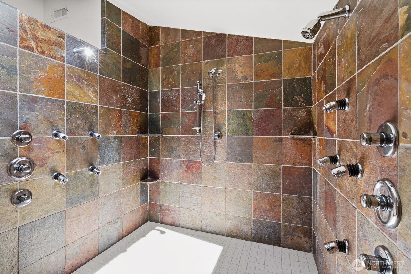 8279 West Mercer Way Mercer Island, WA 98040 - Photo 23 of 40
