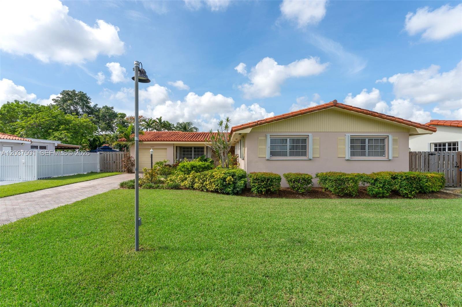 10842 Southwest 33rd Street Miami, FL 33165 - Photo 3 of 44