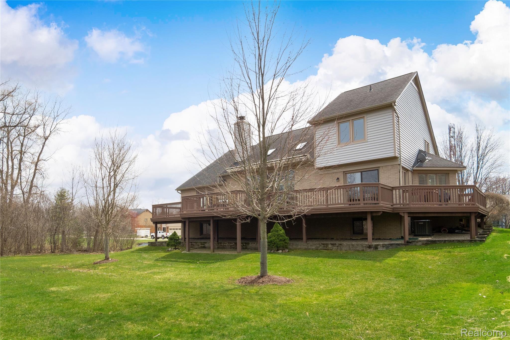 1384 Bembridge Drive Rochester, MI 48307 - Photo 60 of 61 Exteriors (5 of 13).jpg