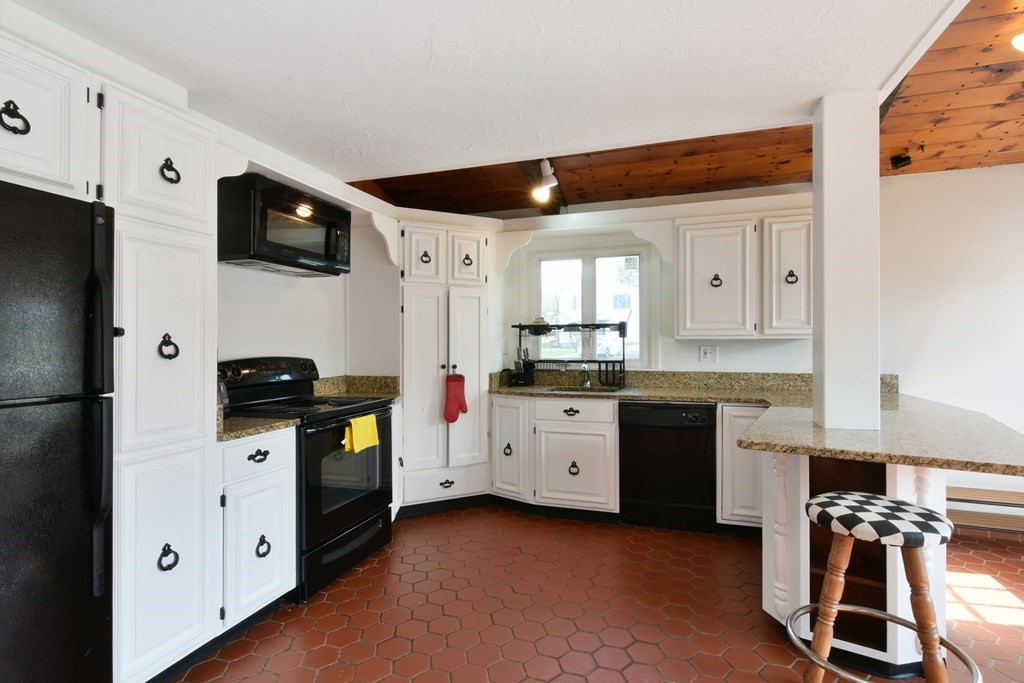 20 Valley View Lane Worcester, MA 01604 - Photo 14 of 38 Gallery Image 14