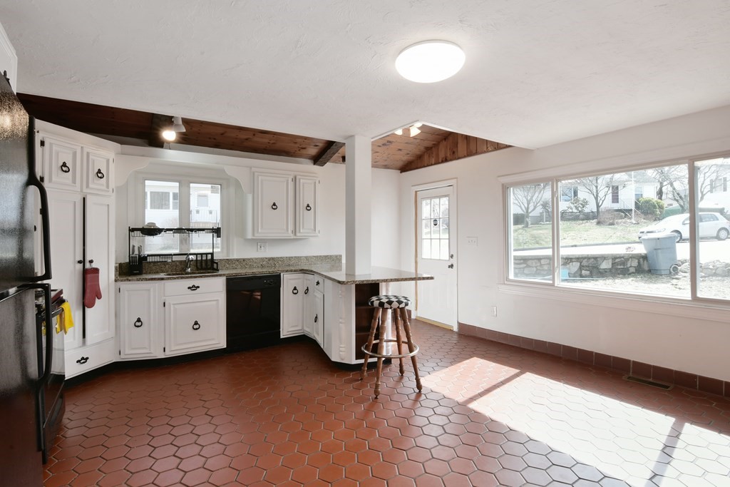 20 Valley View Lane Worcester, MA 01604 - Photo 15 of 38 Gallery Image 15