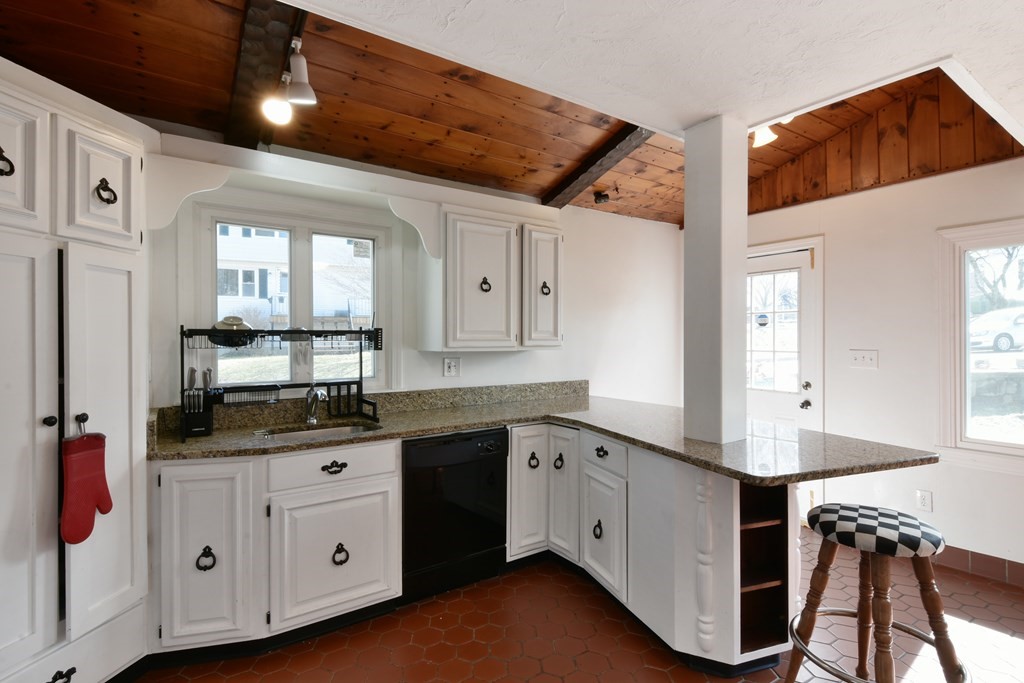 20 Valley View Lane Worcester, MA 01604 - Photo 16 of 38 Gallery Image 16