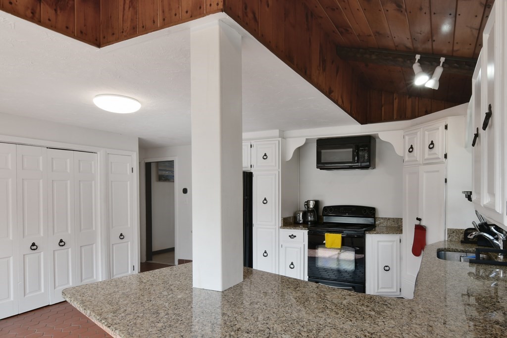 20 Valley View Lane Worcester, MA 01604 - Photo 18 of 38 Gallery Image 18