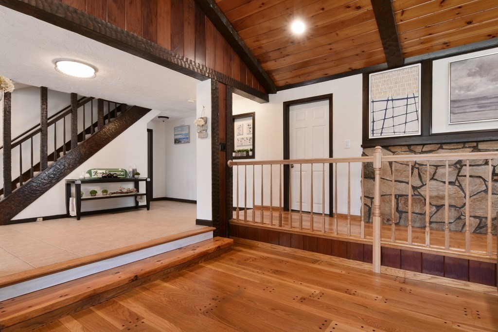 20 Valley View Lane Worcester, MA 01604 - Photo 8 of 38 Gallery Image 8