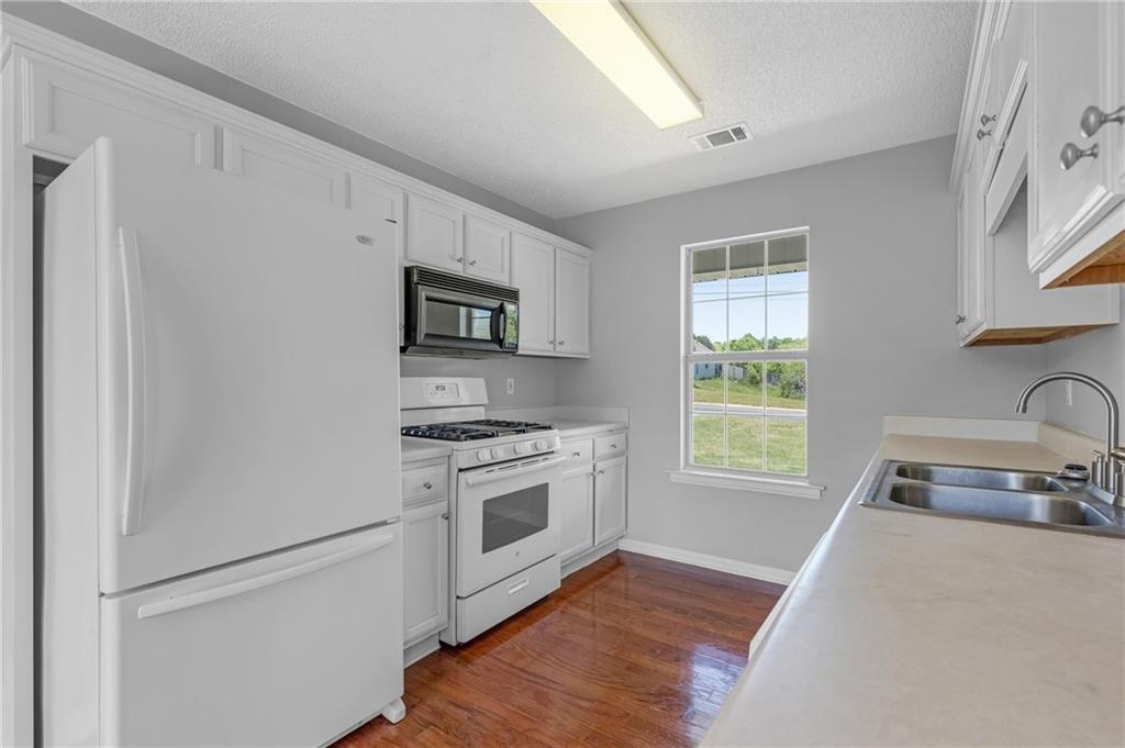 388 Royal Court Jackson, GA 30233 - Photo 3 of 28