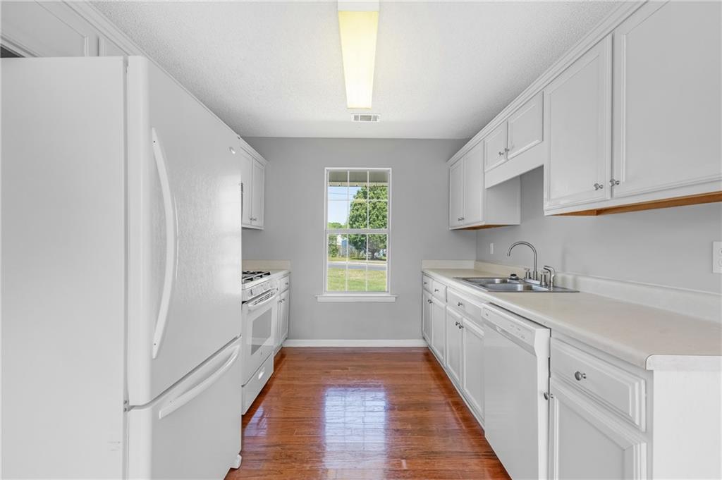 388 Royal Court Jackson, GA 30233 - Photo 6 of 28