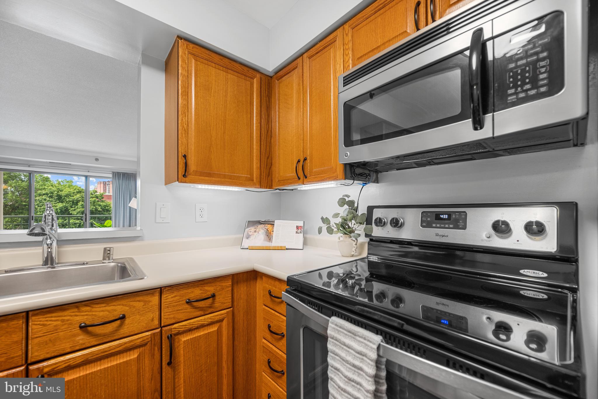 545 East Braddock Road, Unit 302 Alexandria, VA 22314 - Photo 13 of 36 a kitchen with a stove a sink and a microwave