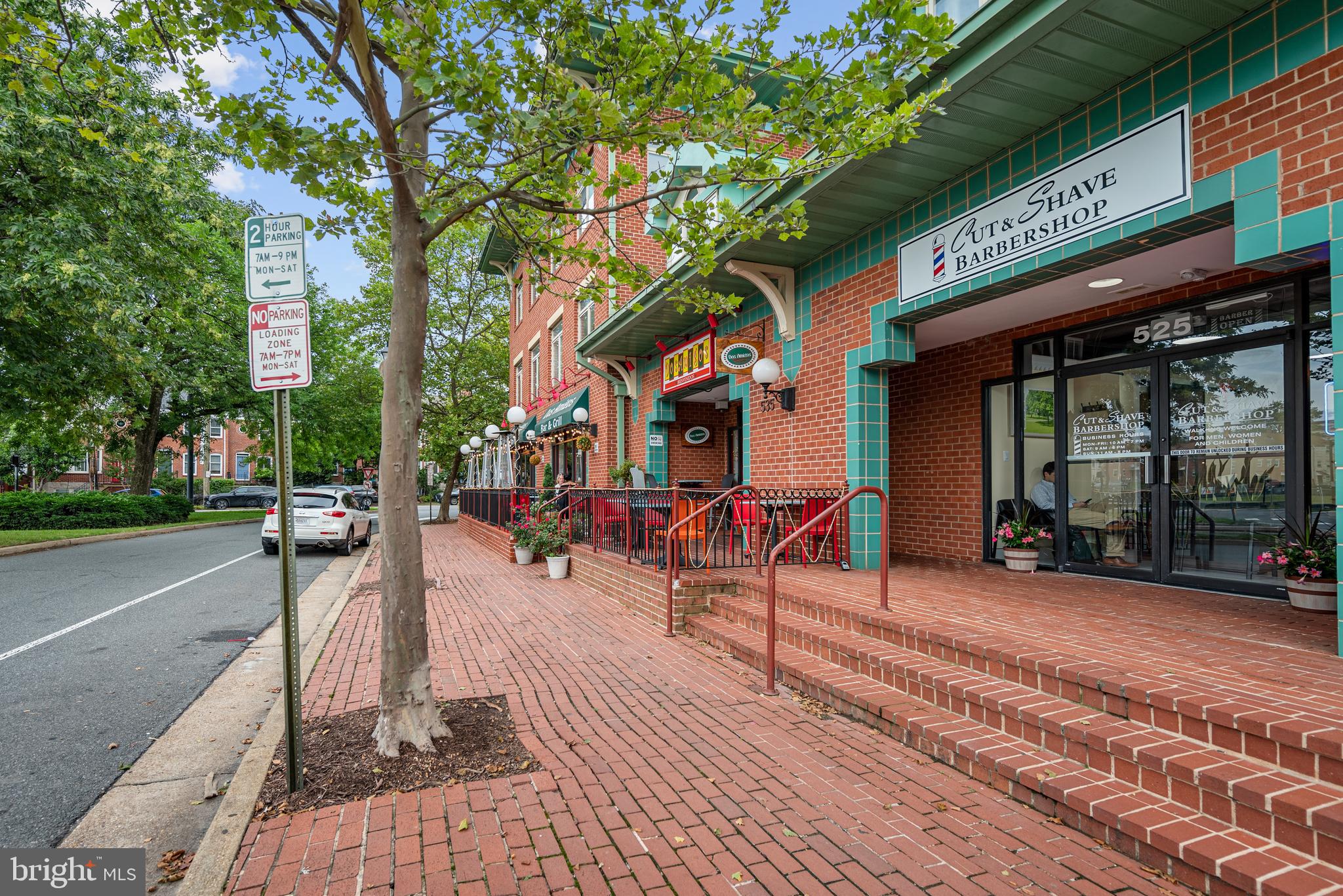 545 East Braddock Road, Unit 302 Alexandria, VA 22314 - Photo 26 of 36 a view of a chairs and tables in the patio