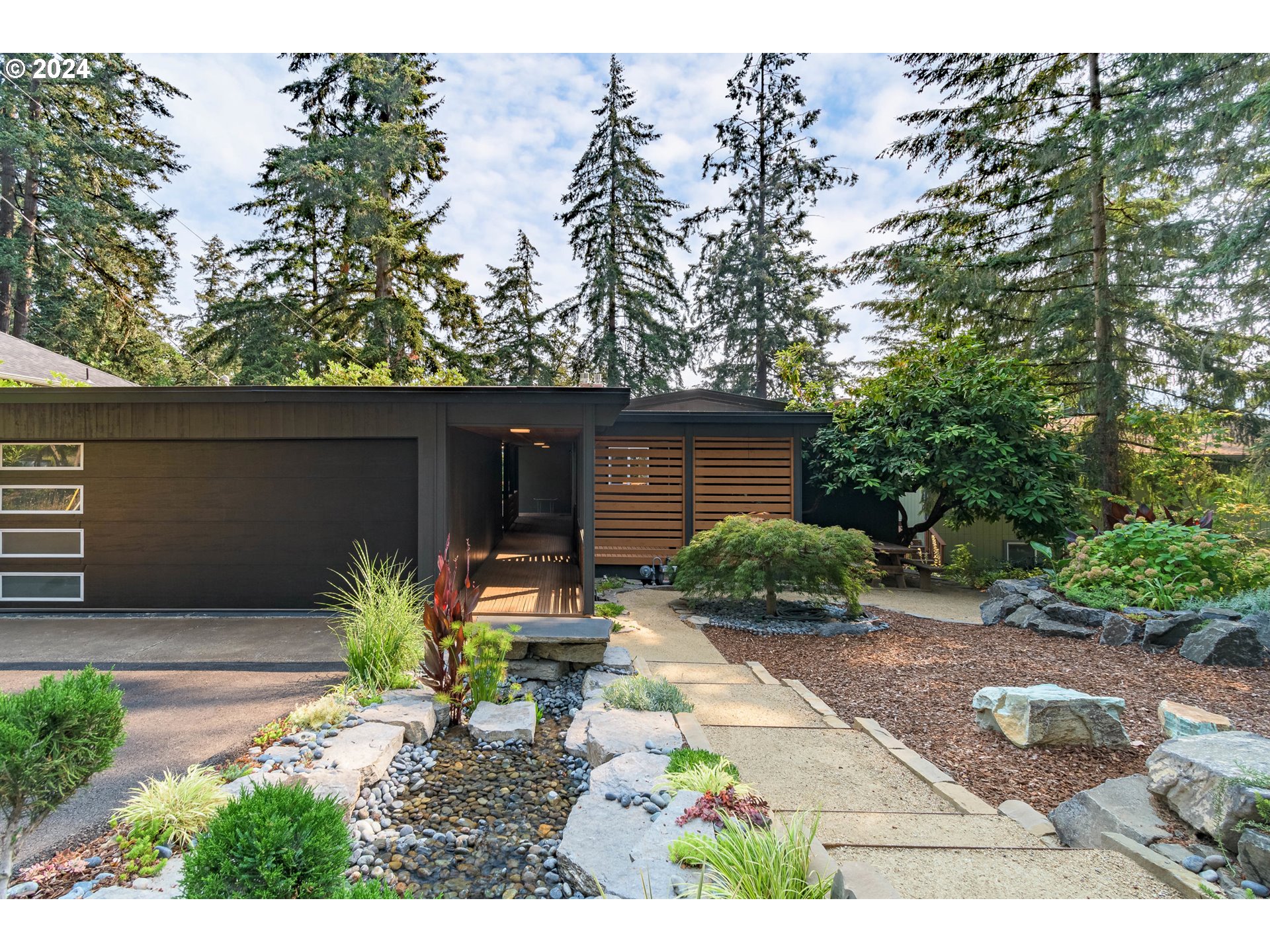 1935 Sylvan Street Eugene, OR 97403 - Photo 5 of 48