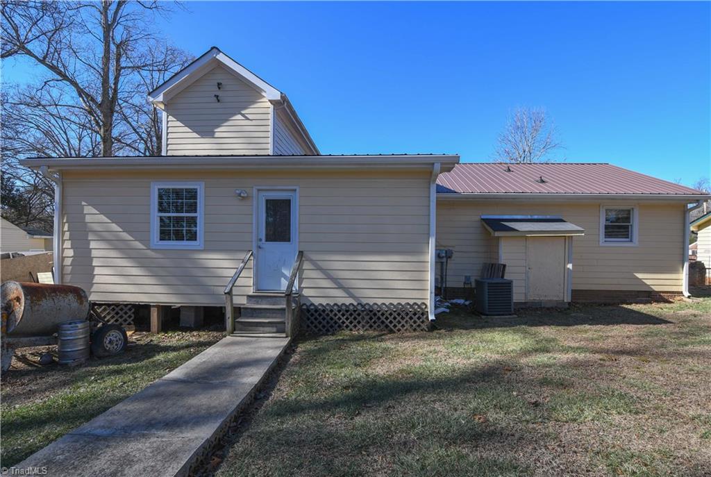 185 Spring Garden Circle High Point, NC 27260 - Photo 3 of 19 Gallery Image 3