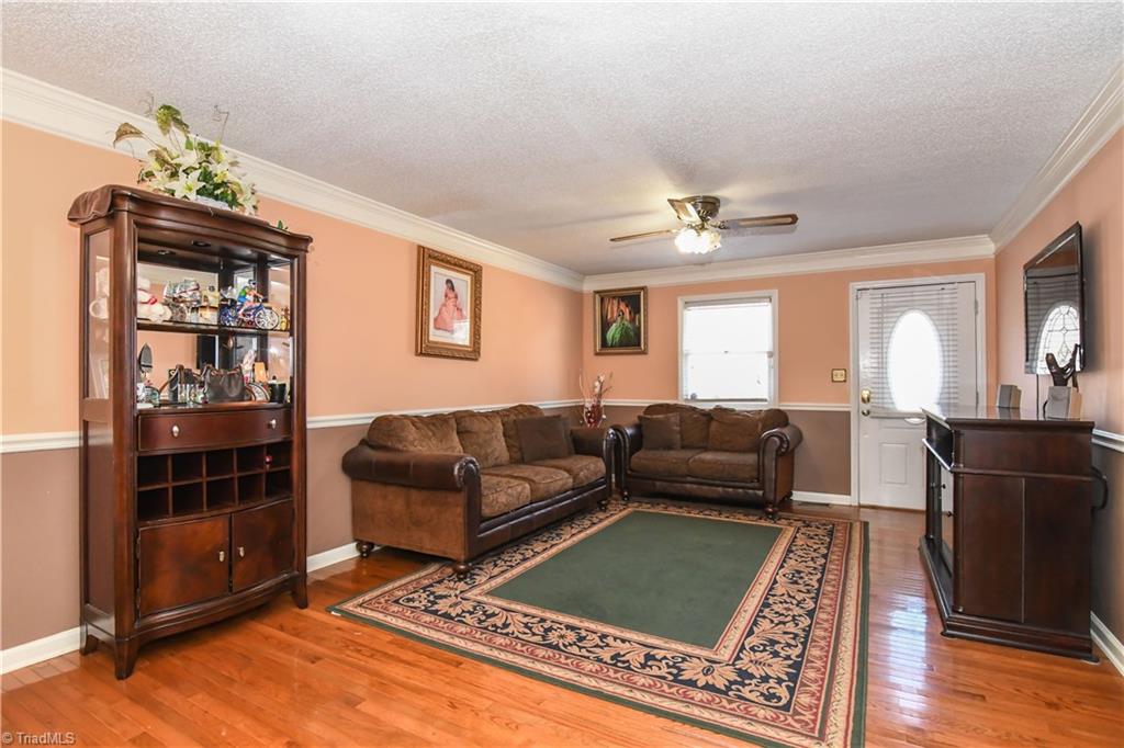 185 Spring Garden Circle High Point, NC 27260 - Photo 4 of 19 Gallery Image 4