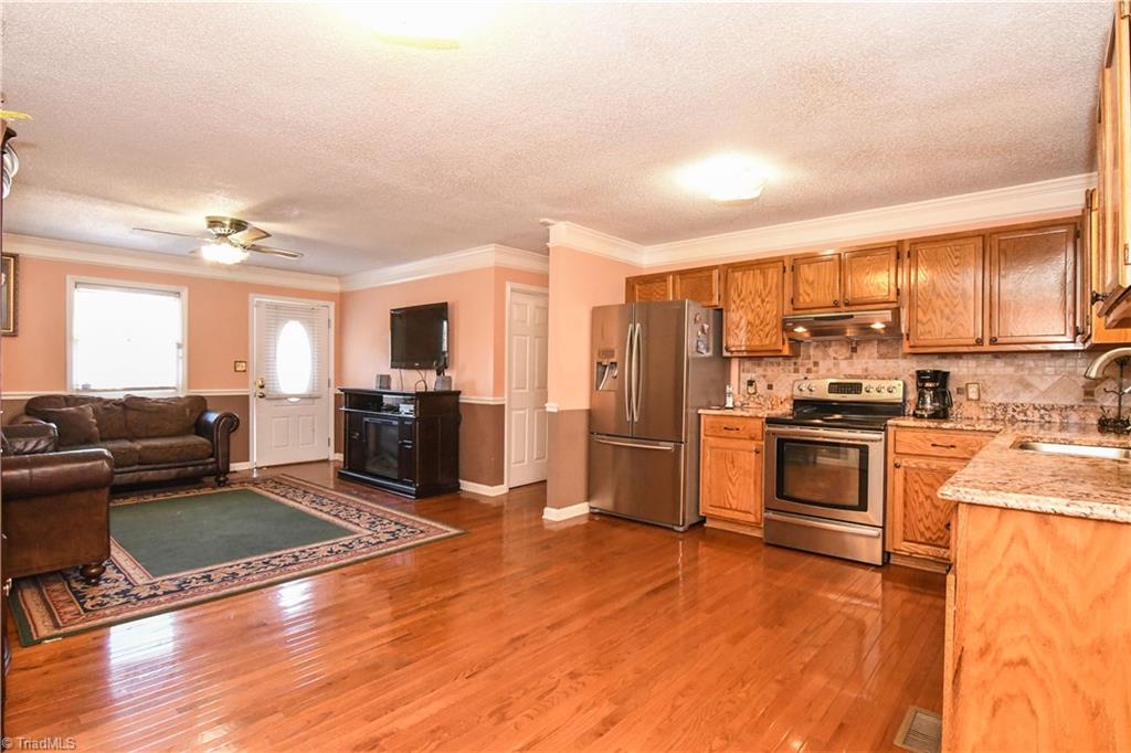185 Spring Garden Circle High Point, NC 27260 - Photo 7 of 19 Gallery Image 7