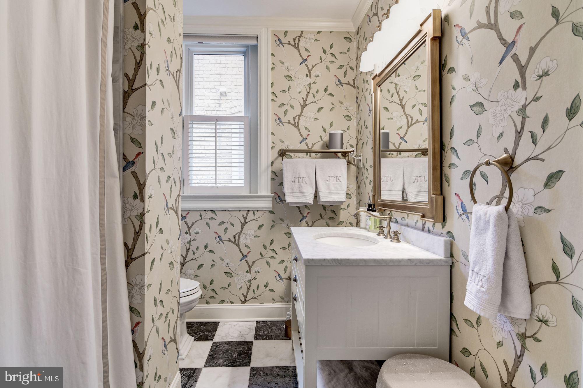 1850 Kalorama Road Northwest, Unit A Washington, DC 20009 - Photo 19 of 35 Attached Hall Bath