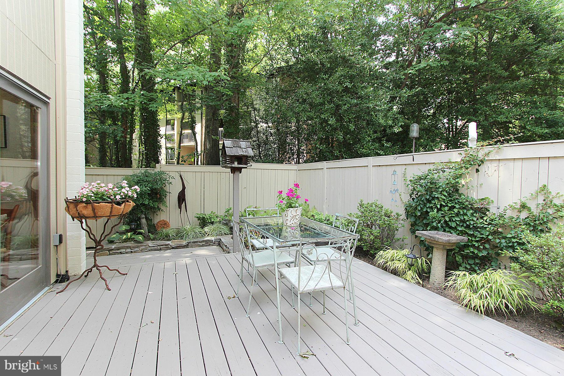 1600 Waters Edge Lane Reston, VA 20190 - Photo 4 of 30 Front Garden Couryard