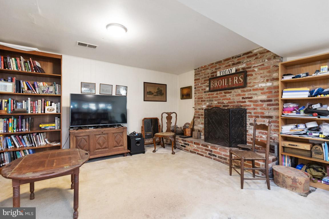 8628 Cromwell Drive Springfield, VA 22151 - Photo 19 of 30 Gallery Image 19
