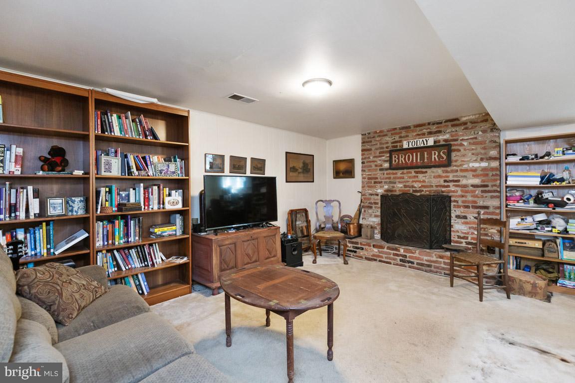 8628 Cromwell Drive Springfield, VA 22151 - Photo 20 of 30 Gallery Image 20
