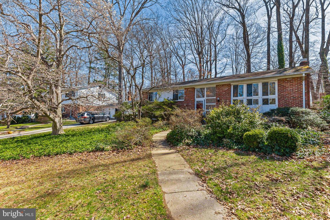8628 Cromwell Drive Springfield, VA 22151 - Photo 3 of 30 Gallery Image 3