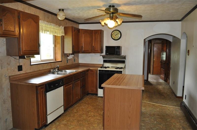 1615 Weigand Road Vandergrift, PA 15690 - Photo 14 of 17