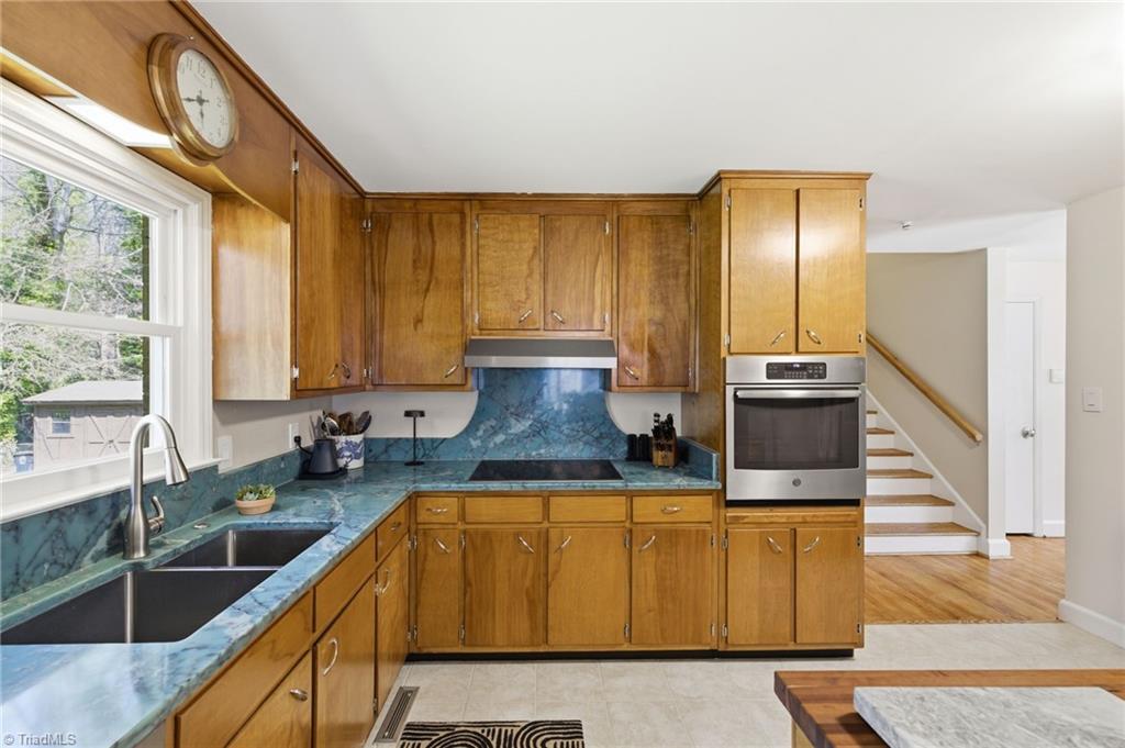 205 Frederick Road Greensboro, NC 27455 - Photo 7 of 49