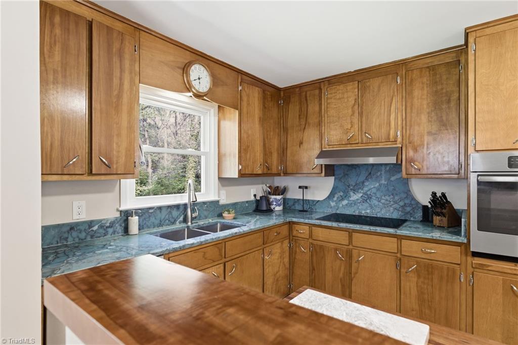 205 Frederick Road Greensboro, NC 27455 - Photo 8 of 49