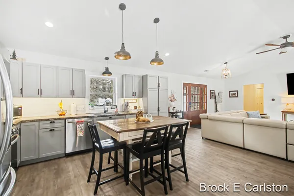 $559,900 | 19200 Glendale Circle, Spring Lake, MI 49456