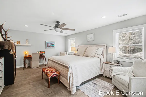 $559,900 | 19200 Glendale Circle, Spring Lake, MI 49456