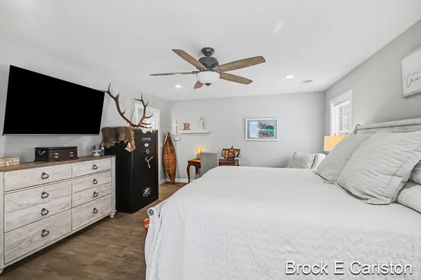 $559,900 | 19200 Glendale Circle, Spring Lake, MI 49456