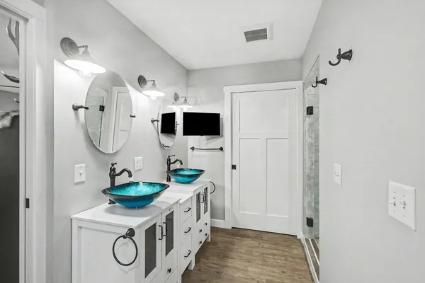 $559,900 | 19200 Glendale Circle, Spring Lake, MI 49456