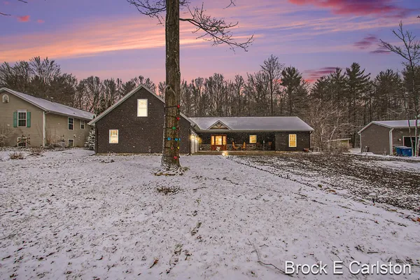 $559,900 | 19200 Glendale Circle, Spring Lake, MI 49456