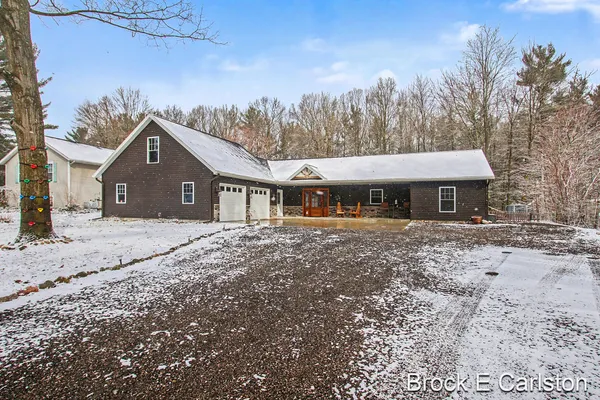 $559,900 | 19200 Glendale Circle, Spring Lake, MI 49456