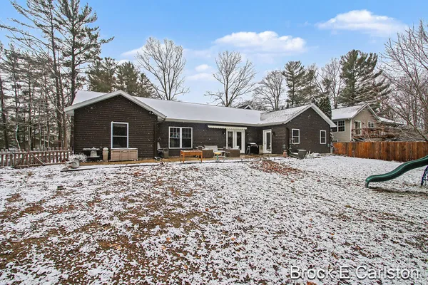 $559,900 | 19200 Glendale Circle, Spring Lake, MI 49456