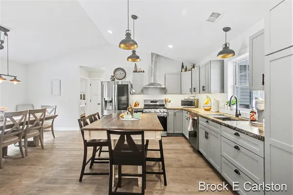 $559,900 | 19200 Glendale Circle, Spring Lake, MI 49456