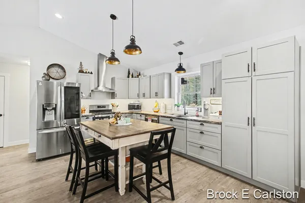 $559,900 | 19200 Glendale Circle, Spring Lake, MI 49456