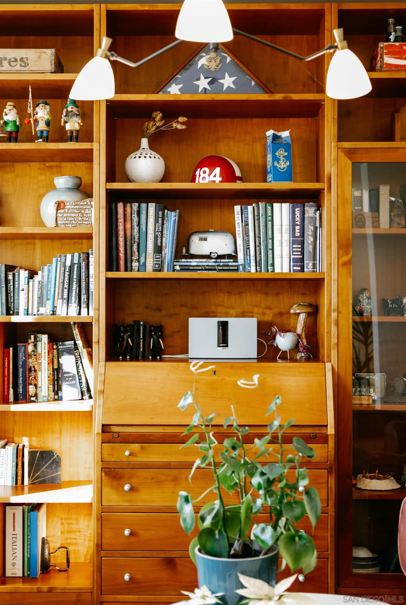 927 Moonstone Court Encinitas, CA 92024 - Photo 29 of 31 a view of a bathroom with staircase