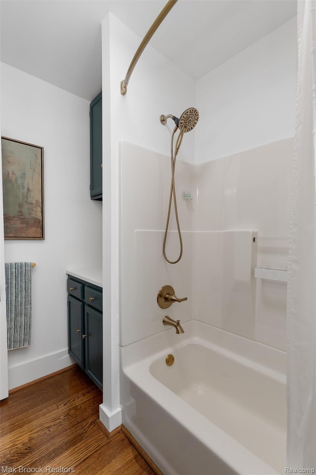 44 Kensington Boulevard Pleasant Ridge, MI 48069 - Photo 19 of 45 Main Level Bathroom