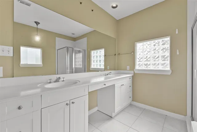 $2,850 | 5343 Kiam Street, Houston, TX 77007