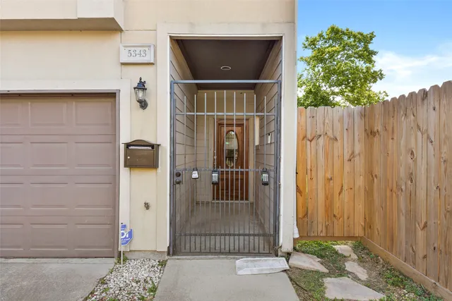 $2,850 | 5343 Kiam Street, Houston, TX 77007