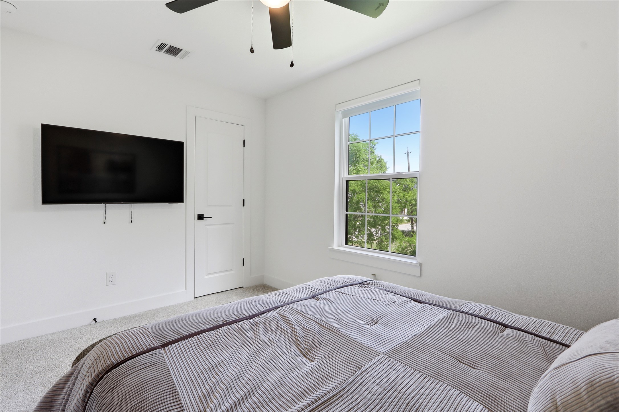 6747 Peerless Street Houston, TX 77021 - Photo 27 of 30 Third Bedroom