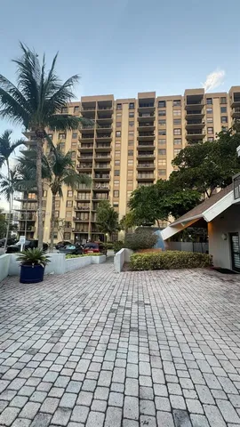 $2,300 | 1470 Northeast 123rd Street, Unit A801, North Miami, FL 33161