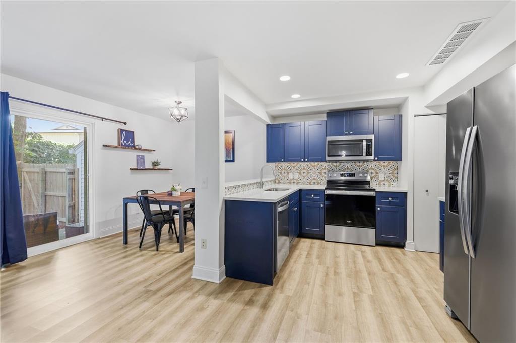 10577 Riley Street Overland Park, KS 66212 - Photo 13 of 41