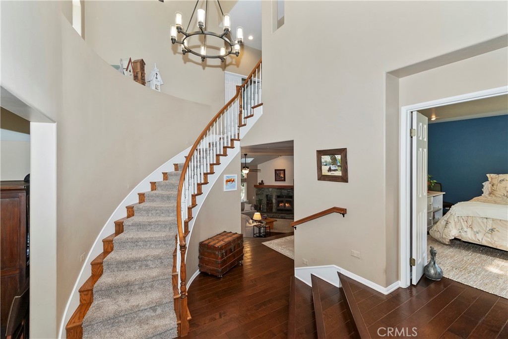355 Cedar Ridge Drive Lake Arrowhead, CA 92352 - Photo 4 of 65 Wide sweeping staircase.