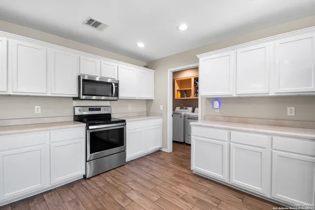 $334,999 | 14927 Wilmington, Selma, TX 78154