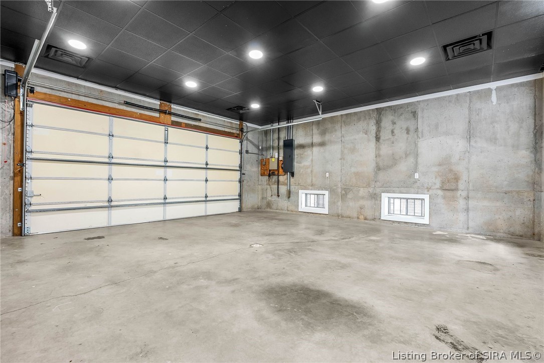 4702 Upper River Road Jeffersonville, IN 47130 - Photo 61 of 69 Garage