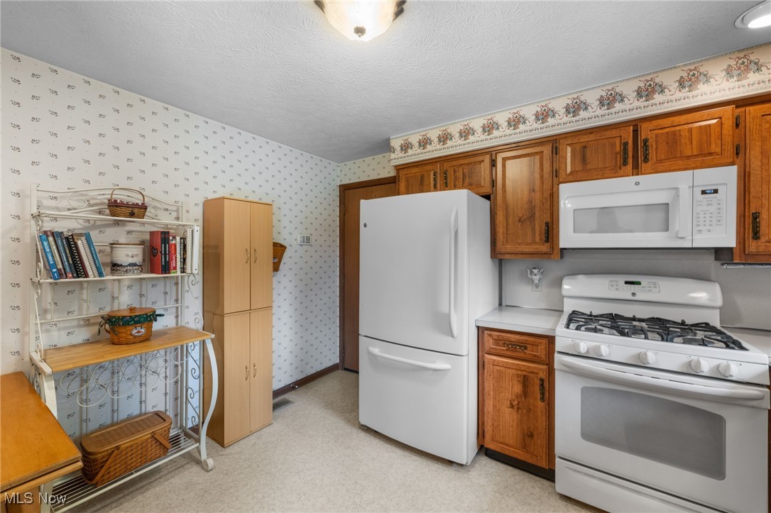 2926 Frost Road Mantua, OH 44255 - Photo 13 of 32 Gallery Image 13