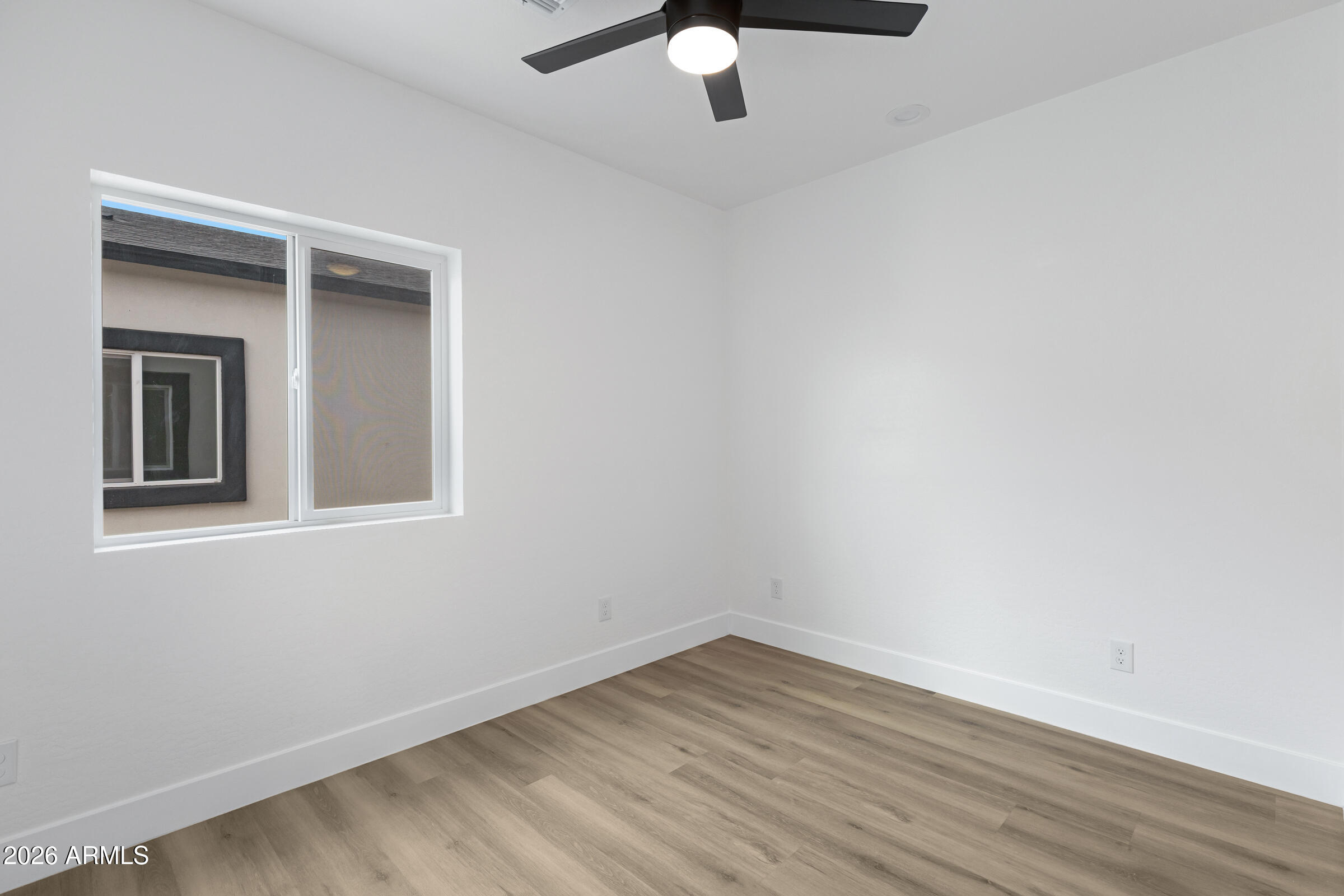 1527 West Hadley Street Phoenix, AZ 85007 - Photo 12 of 28 1523 W Hadley St-44