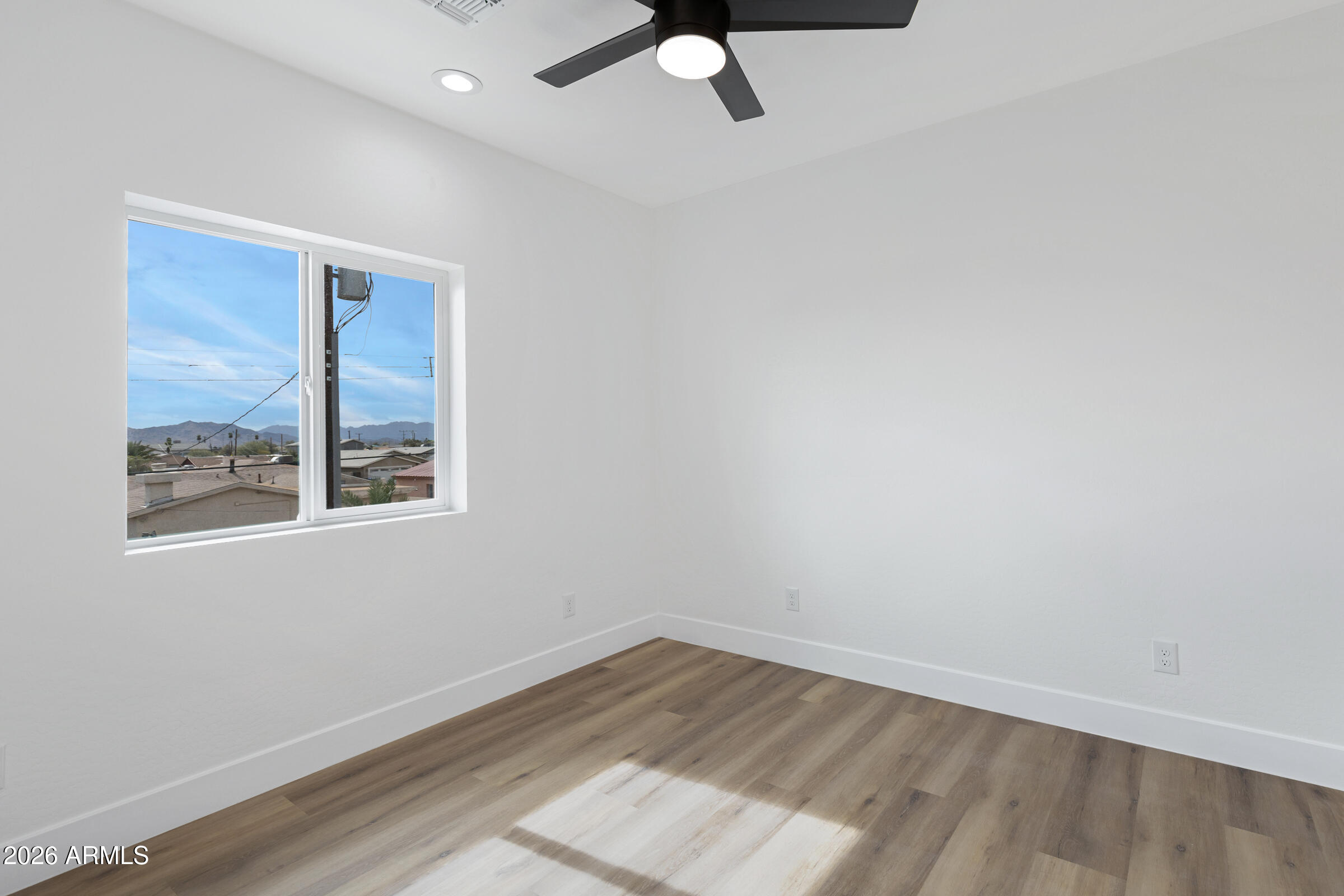 1527 West Hadley Street Phoenix, AZ 85007 - Photo 13 of 28 1523 W Hadley St-45