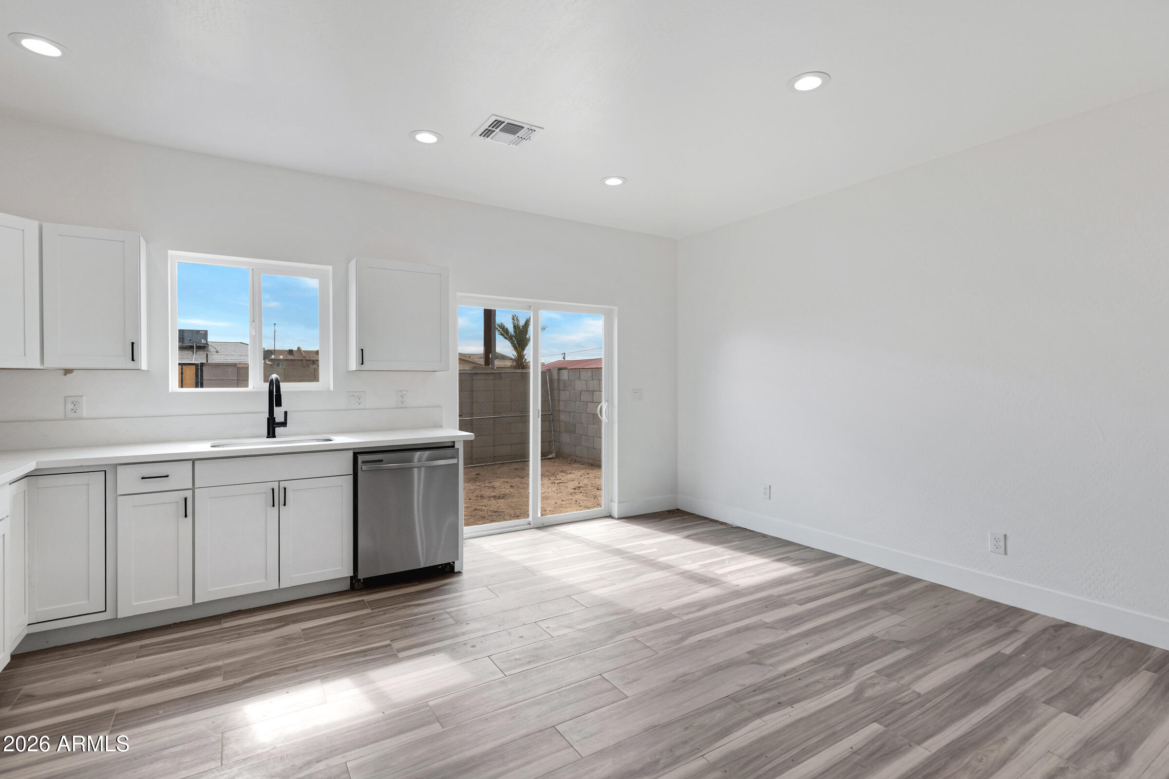 1527 West Hadley Street Phoenix, AZ 85007 - Photo 16 of 28 1523 W Hadley St-39